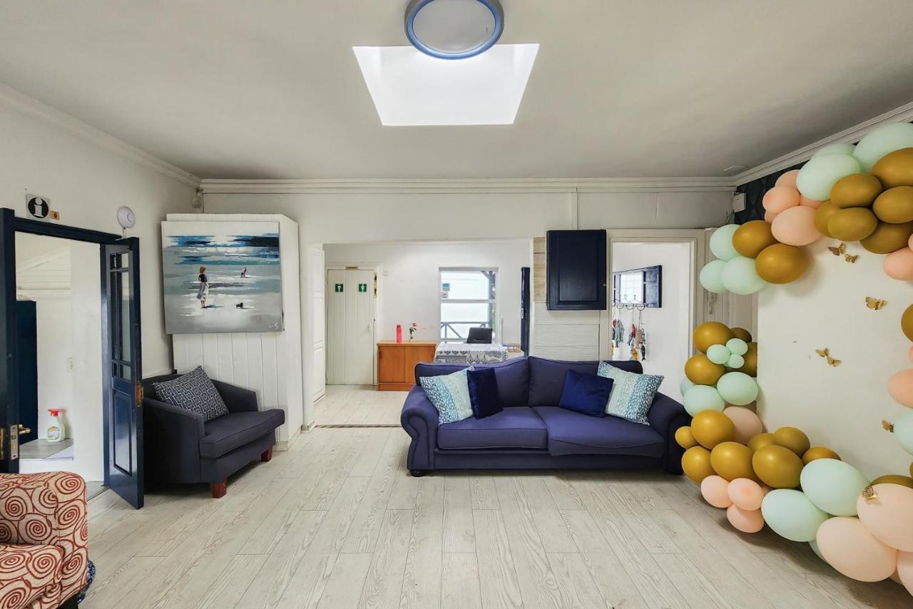 Blue'S Guest House - East London Bonza Bay מראה חיצוני תמונה