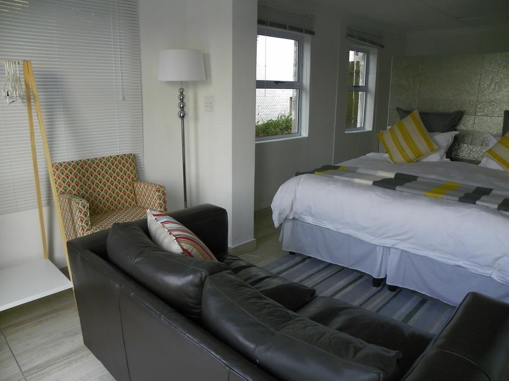 Blue'S Guest House - East London Bonza Bay מראה חיצוני תמונה